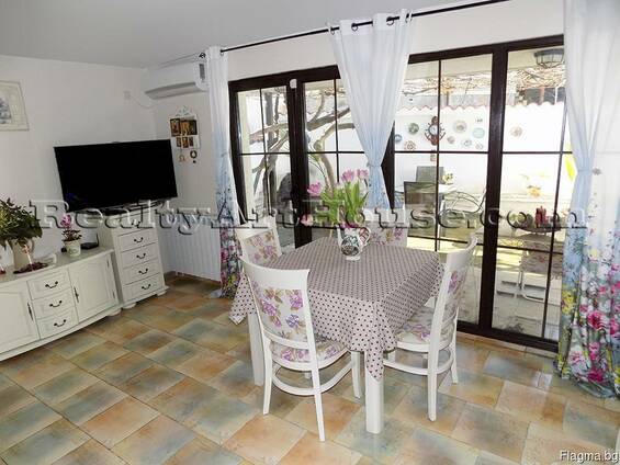 3-етажна къща с чудесна градина 350 м. до морето, Черноморец