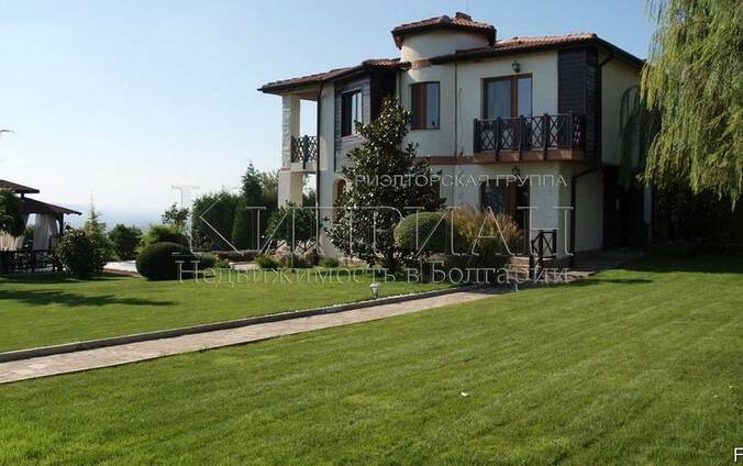 Дом в 15 км от Варна, Болгария с видом на озера и леса