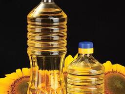 Golden sunflower oil with balanced fatty acids ideal for health focused cooking and nutrit
