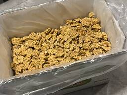 Орехови ядки, орехови черупки на едро.